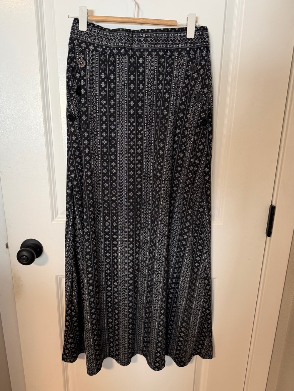 Robert Louis Black and White Patterned Maxi Skirt with pockets woman’s small